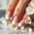 Manicure francuski – elegancja i historia kultowej stylizacji paznokci