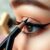 Eyeliner w pisaku – jak uzyskać perfekcyjne kreski i koci wygląd?